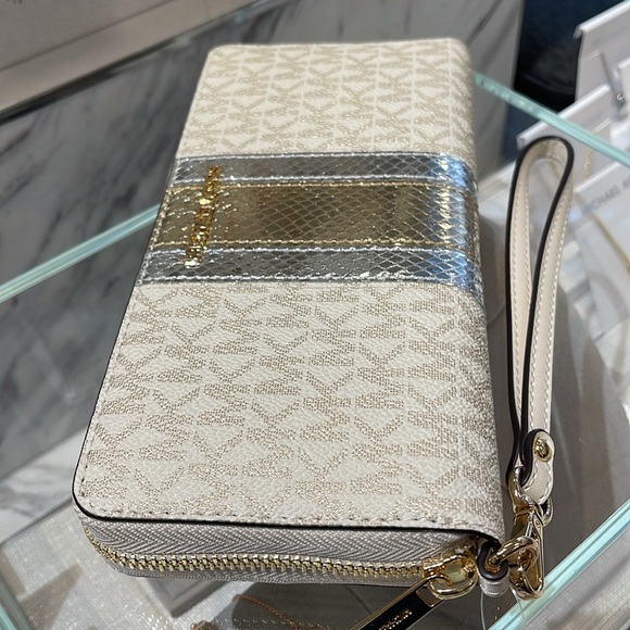 Michael Kors Jet Set Travel Large Signature Logo and Metallic Continental Wallet - Picture 12 of 16